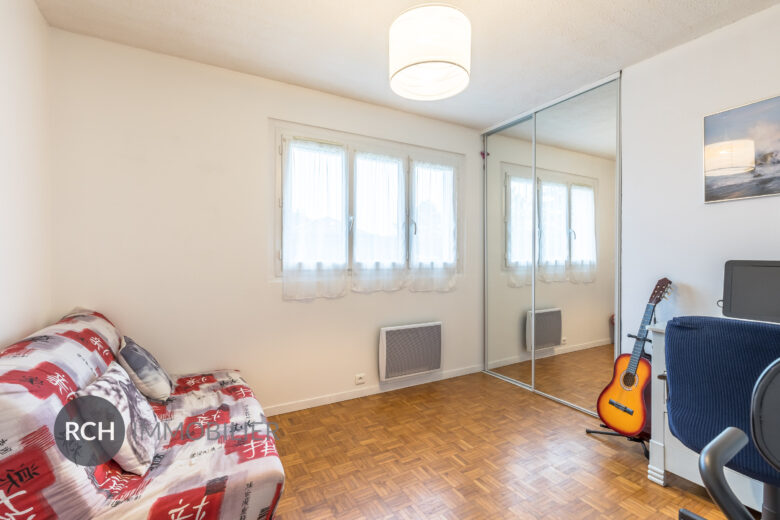 Photos du bien : Neauphle-le-château – Maison de plain-pied en centre-ville