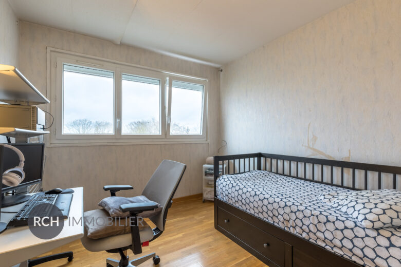 Photos du bien : Exclusivité – Plaisir – Appartement spacieux de 4 pièces avec box en sous-sol, toutes commodités à pied