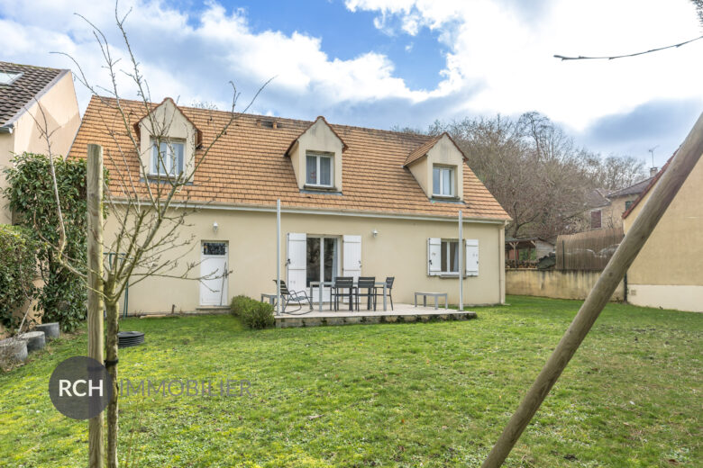 Photos du bien : Villiers-Saint-Frédéric – Maison traditionnelle avec joli jardin proche forêt