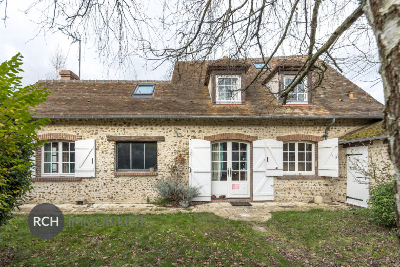 Photos du bien : Exclusivité – Bû – Charmante maison ancienne au coeur du village