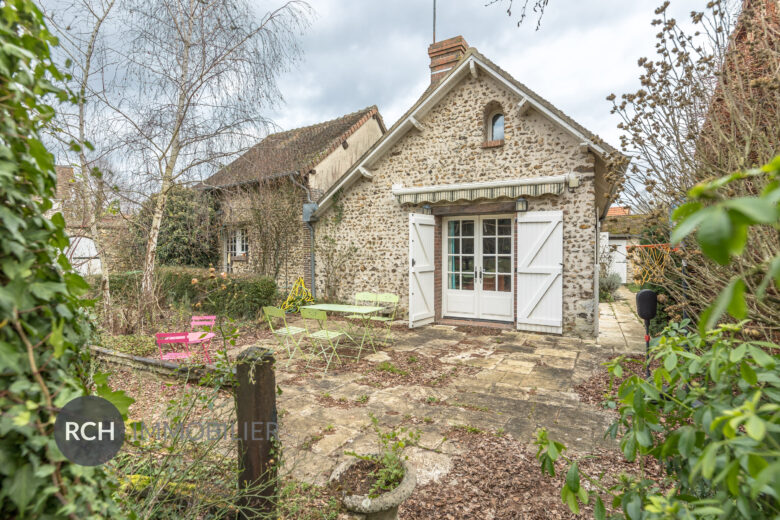 Photos du bien : Exclusivité – Bû – Charmante maison ancienne au coeur du village