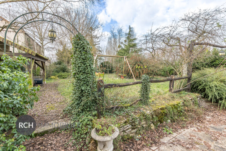 Photos du bien : Exclusivité – Bû – Charmante maison ancienne au coeur du village