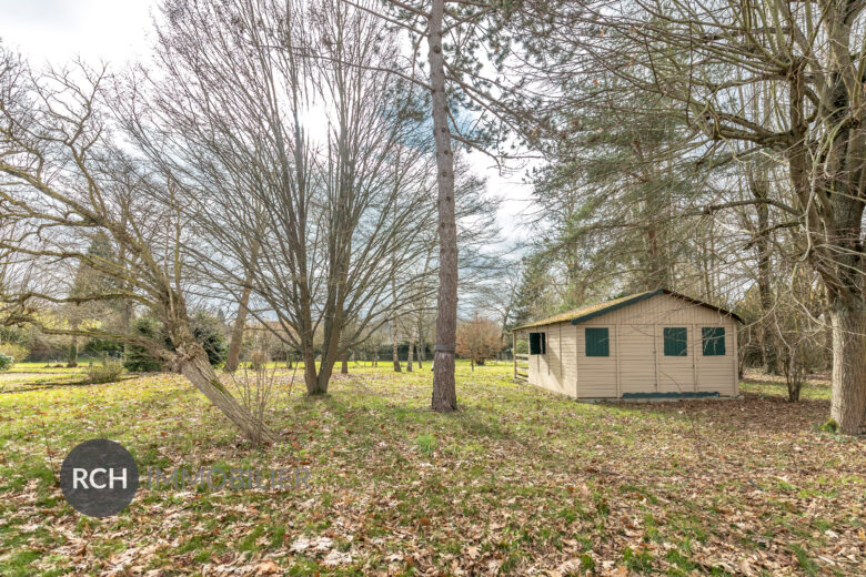 Photos du bien : Exclusivité – Gambais – Terrain plat et arboré