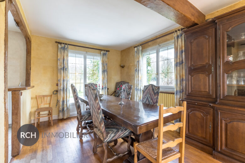 Photos du bien : Exclusivité – Richebourg – Maison familiale avec grand terrain dans un environnement préservé