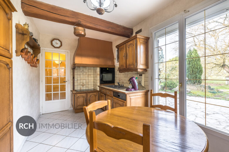 Photos du bien : Exclusivité – Richebourg – Maison familiale avec grand terrain dans un environnement préservé
