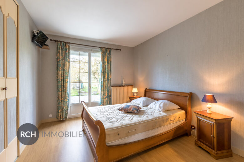 Photos du bien : Exclusivité – Richebourg – Maison familiale avec grand terrain dans un environnement préservé