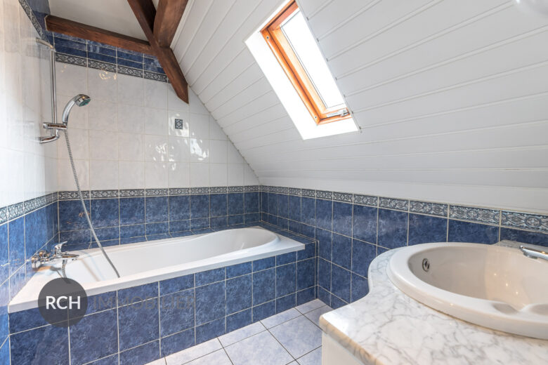 Photos du bien : Exclusivité – Richebourg – Maison familiale avec grand terrain dans un environnement préservé