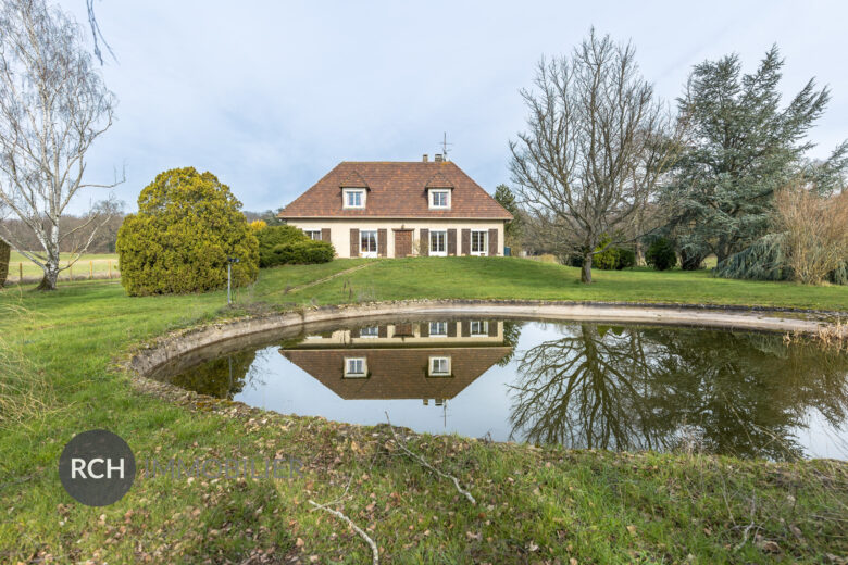 Photos du bien : Exclusivité – Richebourg – Maison familiale avec grand terrain dans un environnement préservé