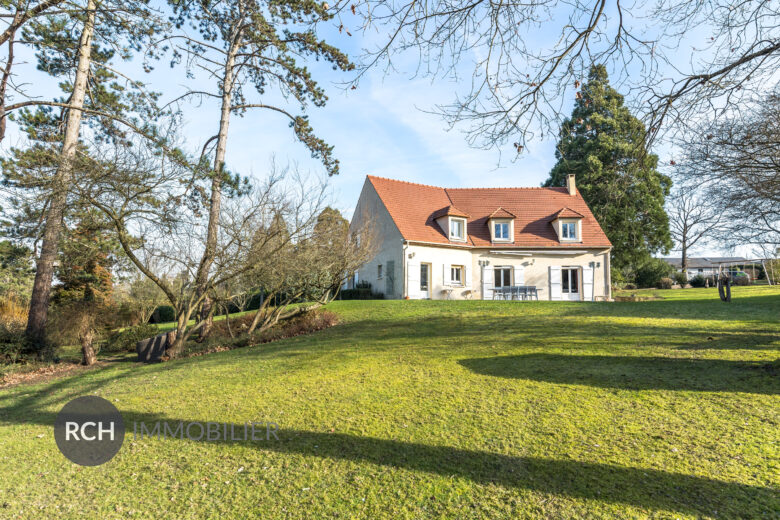 Photos du bien : Saint Rémy-l’Honoré – Grande maison familiale sur un beau terrain paysagé