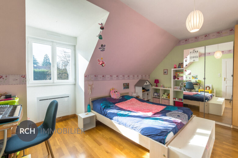 Photos du bien : Saint Rémy-l’Honoré – Grande maison familiale sur un beau terrain paysagé