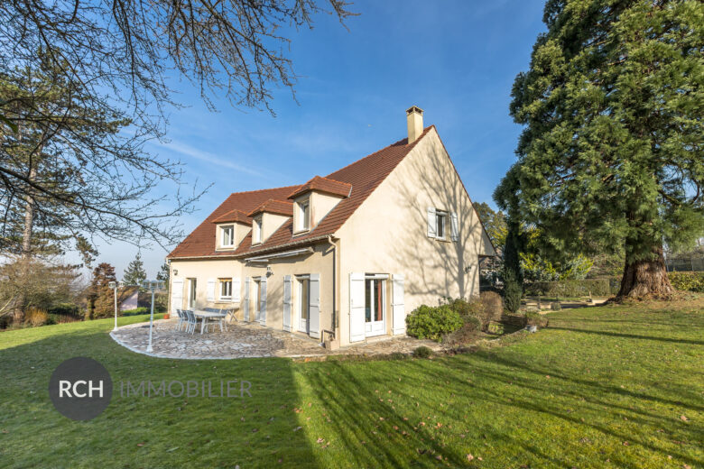 Photos du bien : Saint Rémy-l’Honoré – Grande maison familiale sur un beau terrain paysagé