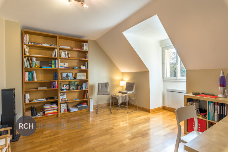 Photos du bien : Saint Rémy-l’Honoré – Grande maison familiale sur un beau terrain paysagé