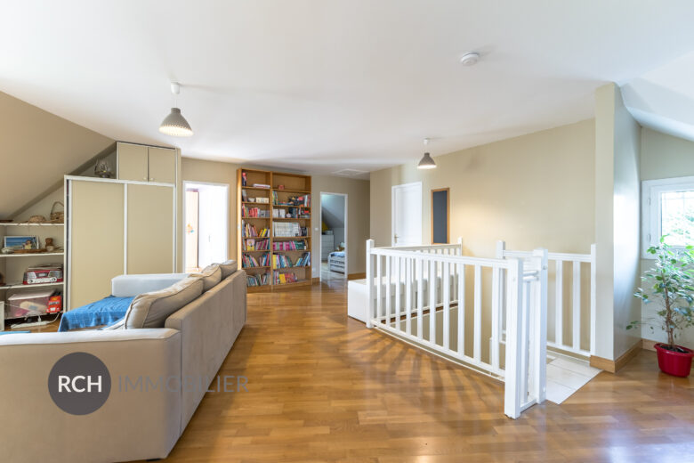 Photos du bien : Saint Rémy-l’Honoré – Grande maison familiale sur un beau terrain paysagé