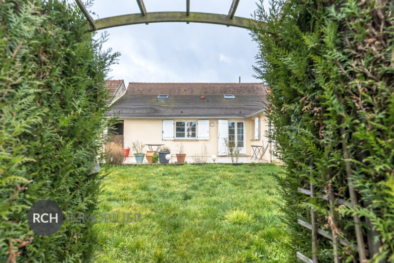 Photos du bien : Garancières – Maison coeur de ville avec grand jardin