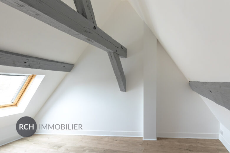 Photos du bien : Houdan – Beau duplex rénové en plein coeur de village avec garage