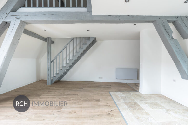 Photos du bien : Houdan – Beau duplex rénové en plein coeur de village avec garage
