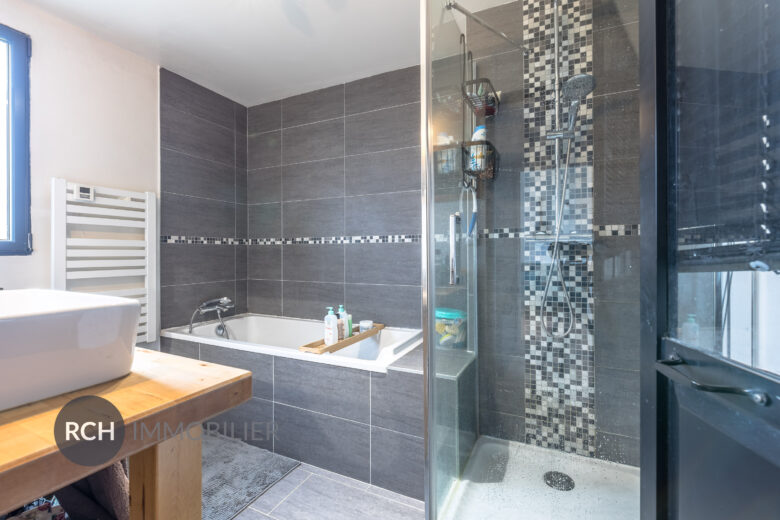 Photos du bien : Montfort l’Amaury – Jolie maison moderne à la décoration soignée
