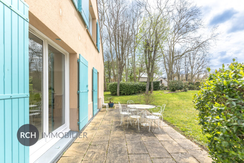 Photos du bien : Montfort l’Amaury Centre – Maison familiale avec très beau jardin