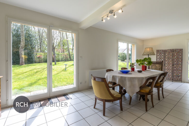 Photos du bien : Montfort l’Amaury Centre – Maison familiale avec très beau jardin