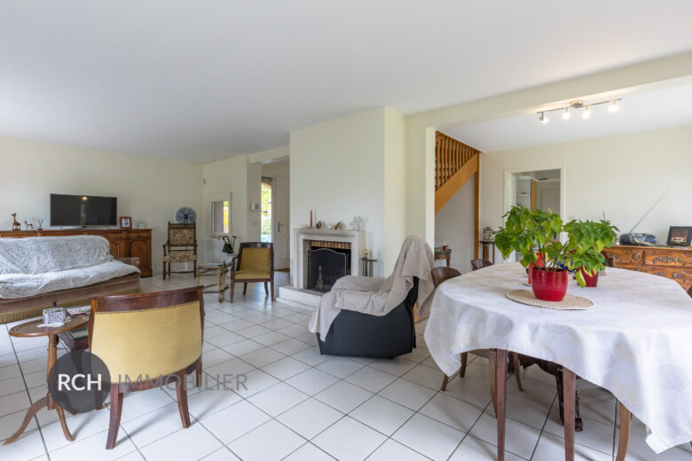Photos du bien : Montfort l’Amaury Centre – Maison familiale avec très beau jardin