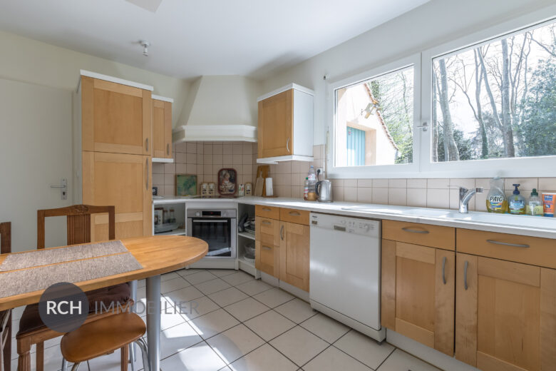 Photos du bien : Montfort l’Amaury Centre – Maison familiale avec très beau jardin