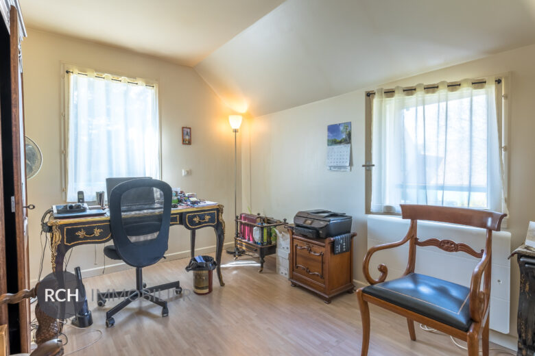 Photos du bien : Montfort l’Amaury Centre – Maison familiale avec très beau jardin