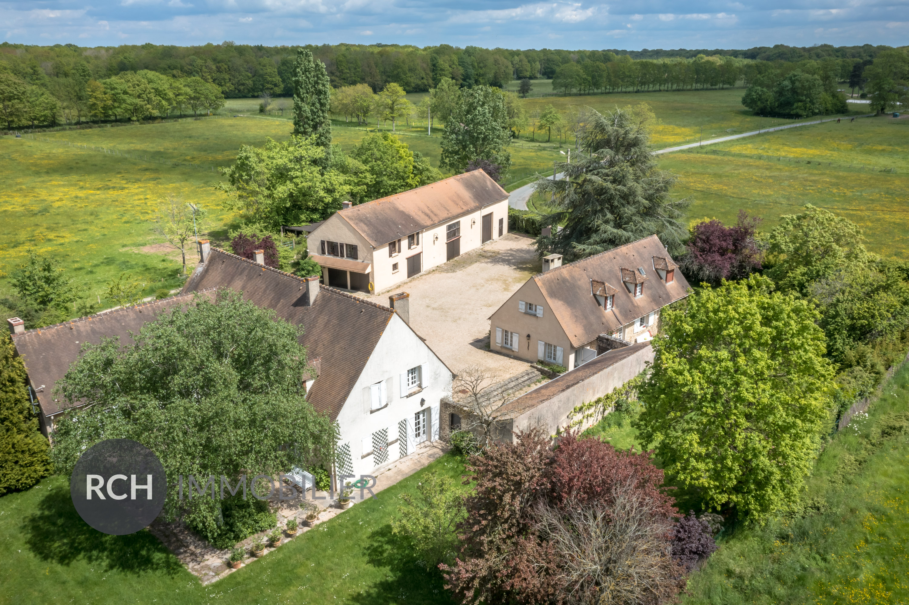 Photos du bien : Poigny-la-Forêt – Ensemble de caractère dans un écrin de nature