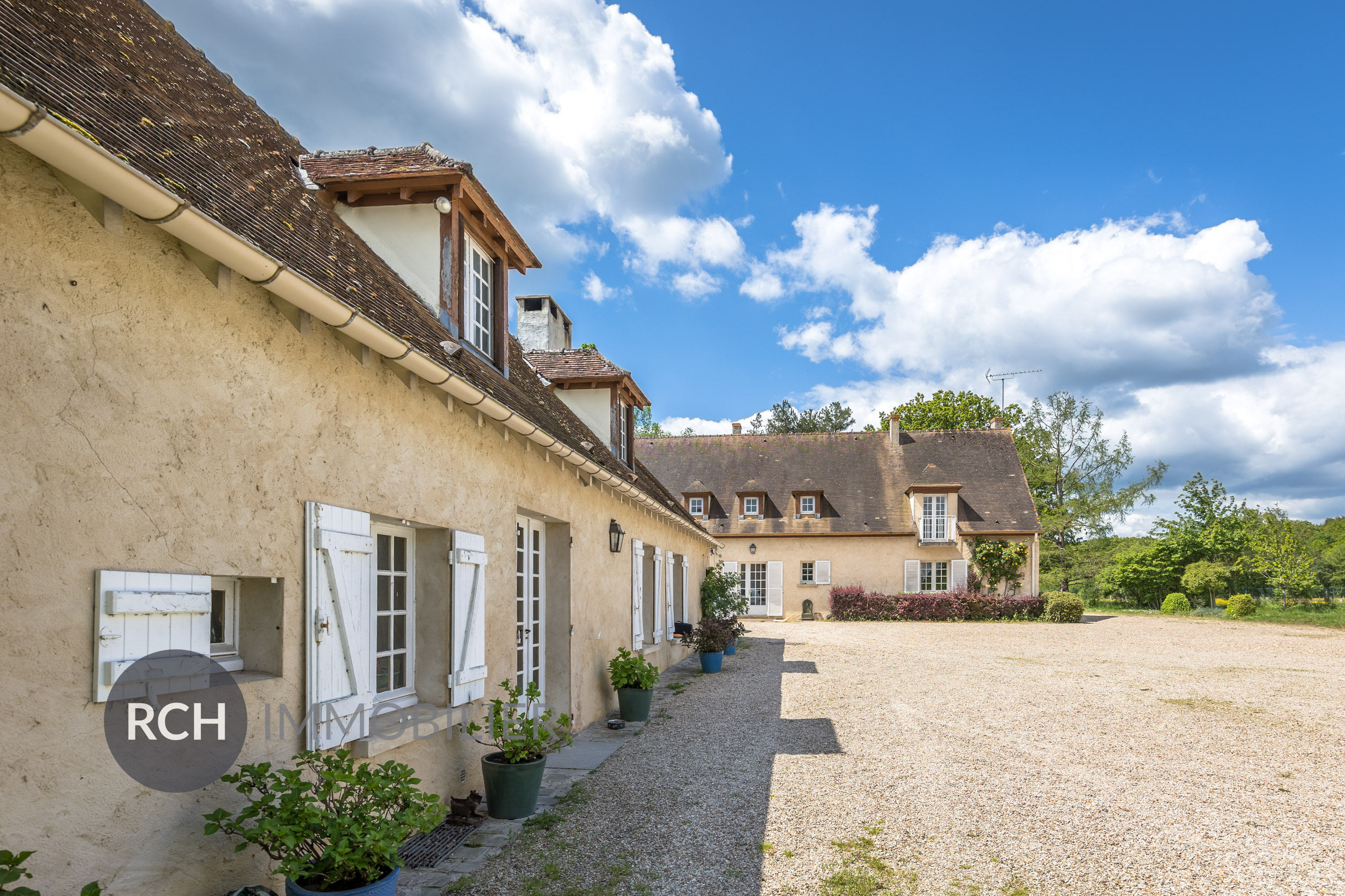 Photos du bien : Poigny-la-Forêt – Ensemble de caractère dans un écrin de nature