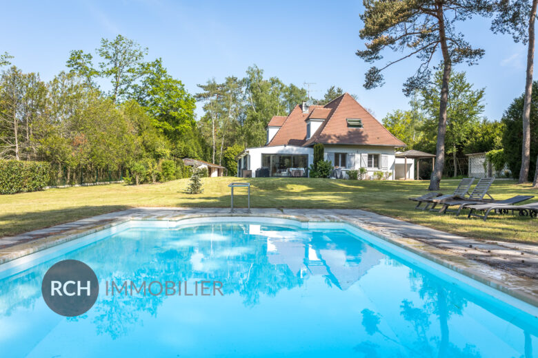 Photos du bien : Poigny-la-Forêt – Maison contemporaine en lisière de foret avec piscine chauffée