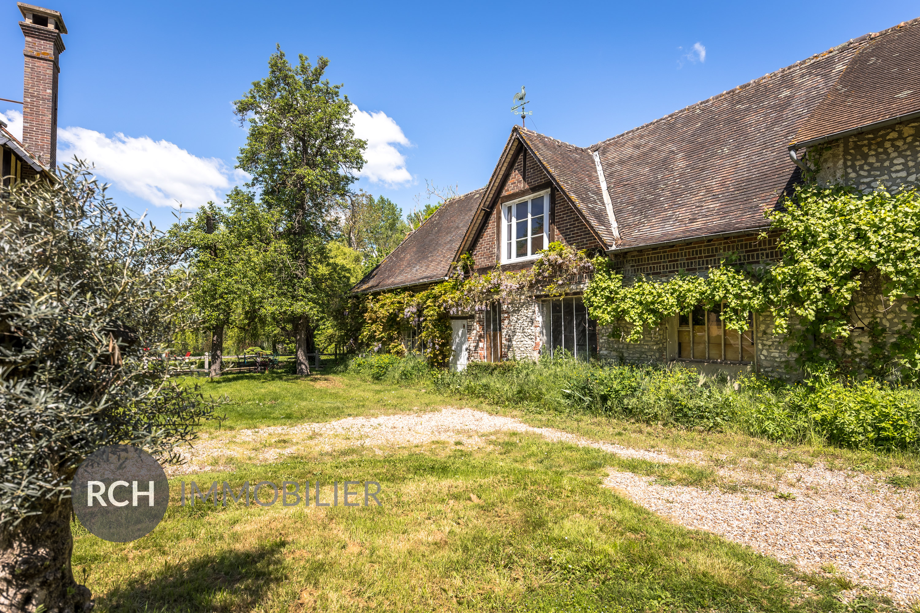 Photos du bien : Anet – Maison bourgeoise avec dépendances dans un environnement bucolique