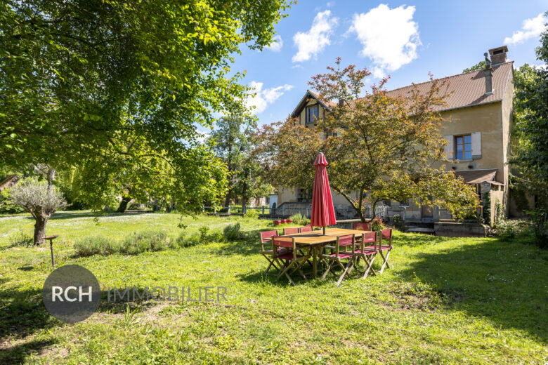 Photos du bien : Anet – Maison bourgeoise avec dépendances dans un environnement bucolique
