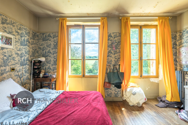 Photos du bien : Anet – Maison bourgeoise avec dépendances dans un environnement bucolique