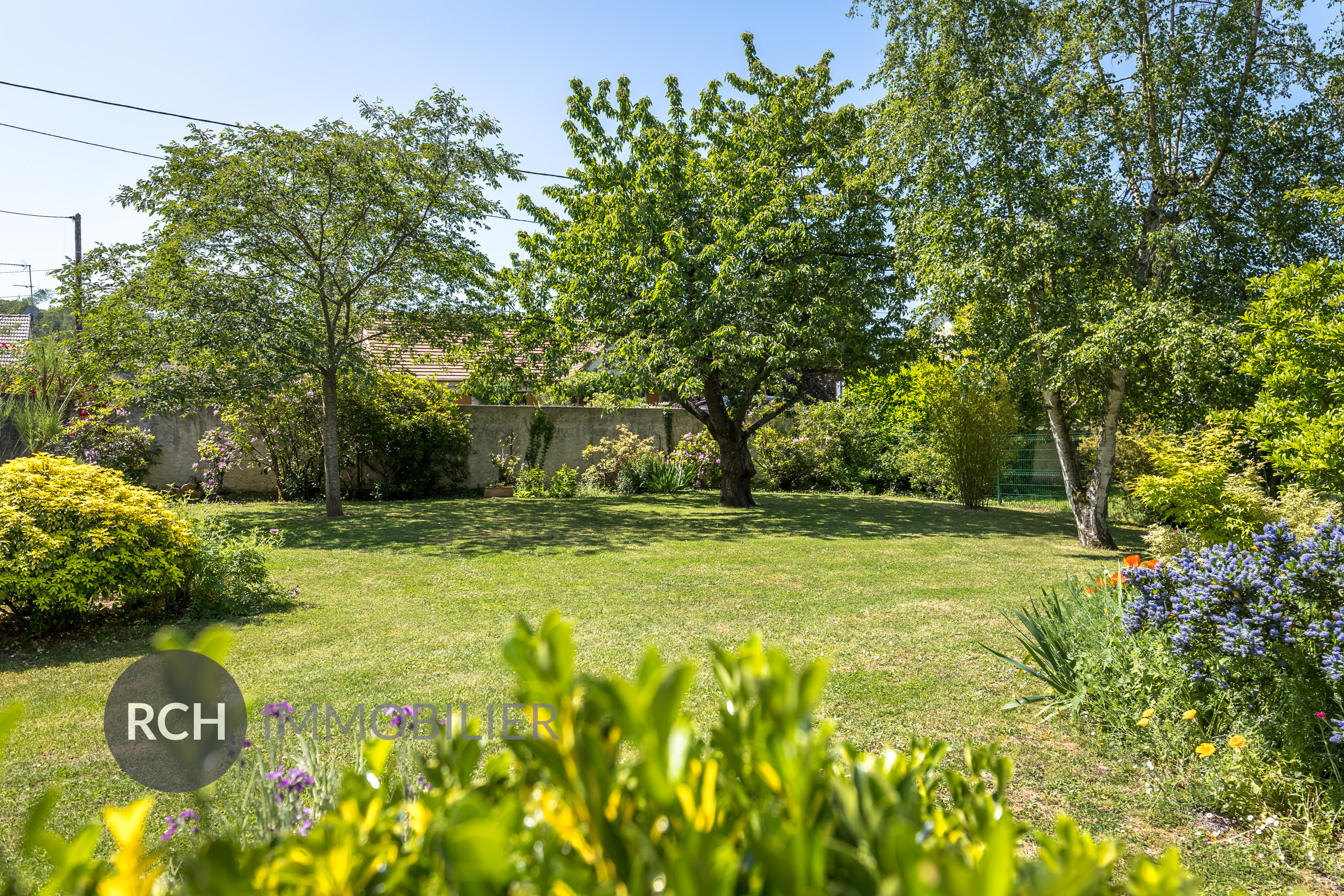 Photos du bien : Exclusivité – Jouars-Pontchartrain – Maison de standing avec de beaux volumes et fôret à pied