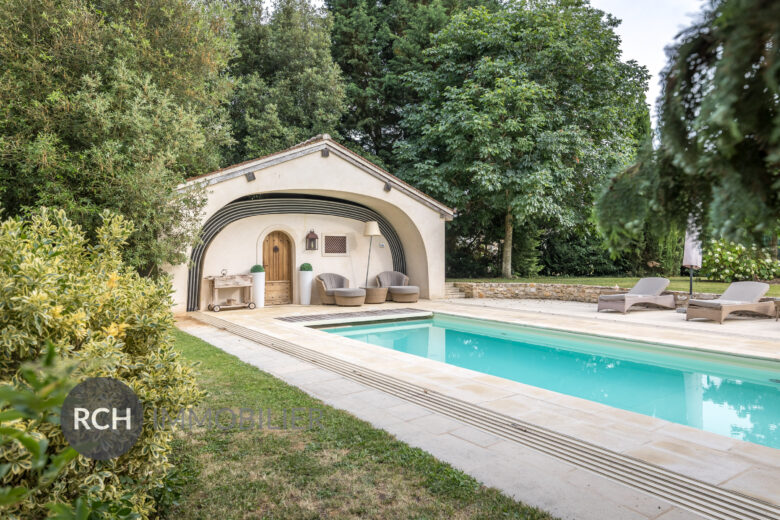 Photos du bien : Orgerus – Elégante propriété ancienne rénovée avec maison d’amis, piscine chauffée et tennis