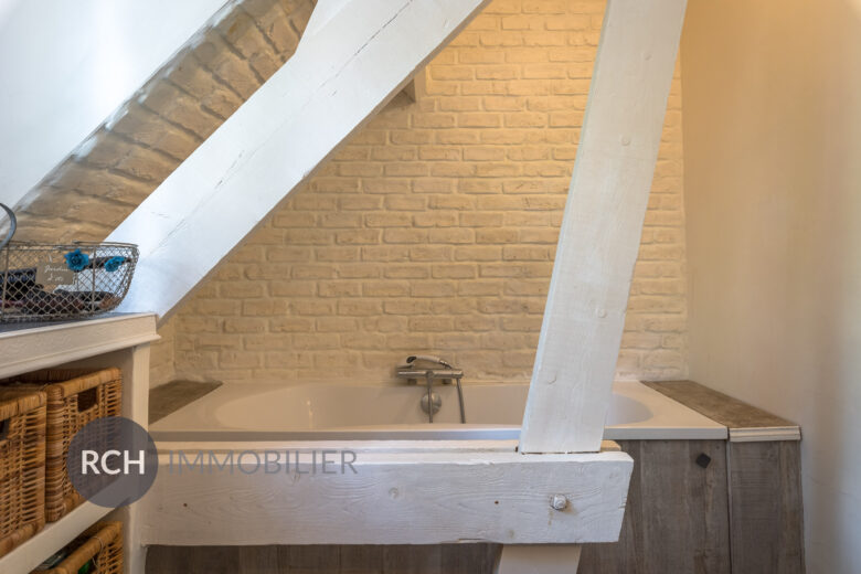 Photos du bien : Saint-Remy-l’Honoré – Maison de standing pleine de charme dans une environnement calme et boisé