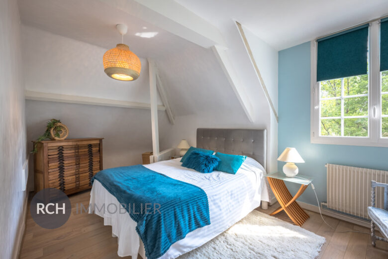 Photos du bien : Saint-Remy-l’Honoré – Maison de standing pleine de charme dans une environnement calme et boisé