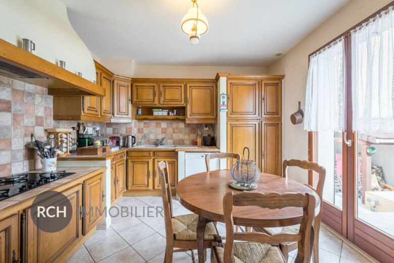 Photos du bien : Exclusivité – Méré – Jolie maison avec piscine chauffée à proximité des commerces