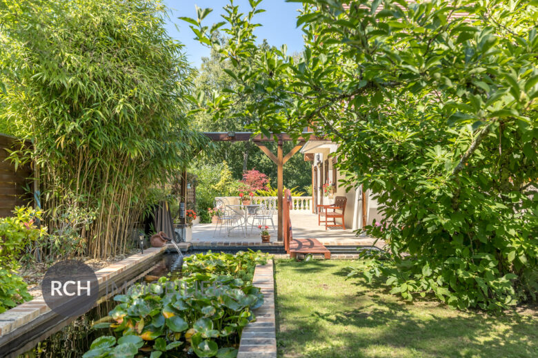 Photos du bien : Gazeran – Maison familiale avec sous-sol total et superbe jardin arboré