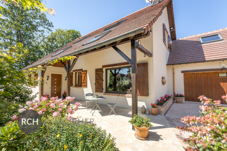 Photos du bien : Gazeran – Maison familiale avec sous-sol total et superbe jardin arboré