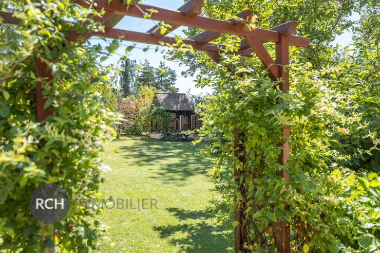 Photos du bien : Gazeran – Maison familiale avec sous-sol total et superbe jardin arboré