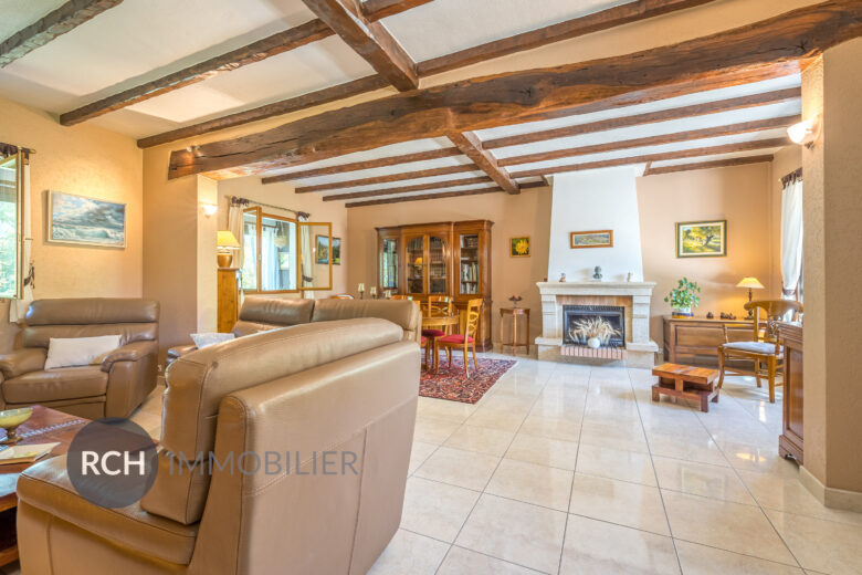 Photos du bien : Gazeran – Maison familiale avec sous-sol total et superbe jardin arboré