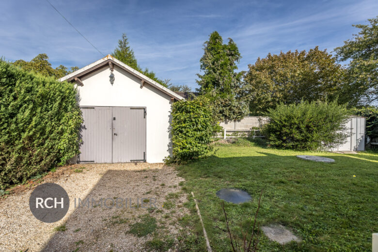 Photos du bien : Exclusivité – Saint-Laurent-la-Gâtine – Maison de plain-pied avec garage sans vis à vis