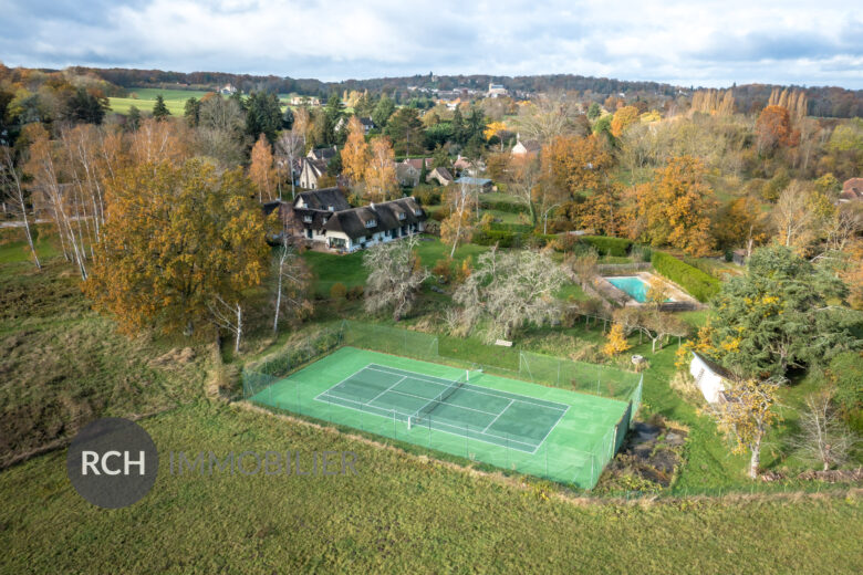 Photos du bien : Montfort-l’Amaury – Superbe chaumière entièrement rénovée avec maison d’amis, piscine et tennis