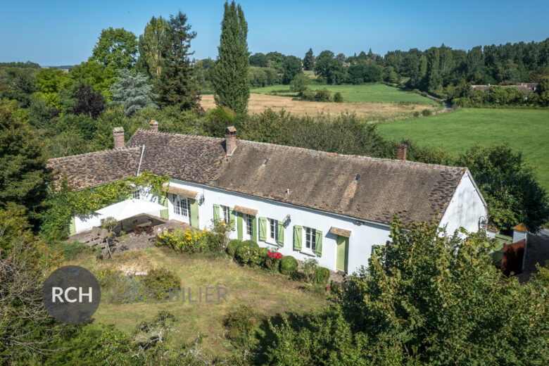 Photos du bien : Exclusivité – Bazainville – Authentique longère de plain-pied avec dépendances