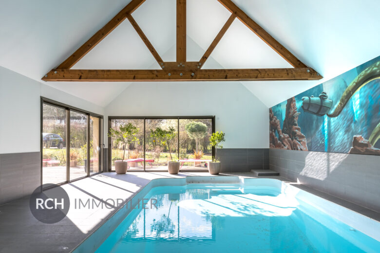 Photos du bien : Grosrouvre – Maison contemporaine de plain-pied avec piscine intérieure