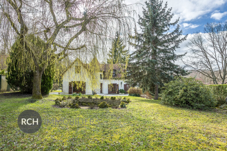 Photos du bien : Saint-Rémy-l’Honoré – Propriété de standing à l’abri des regards dans un écrin de verdure