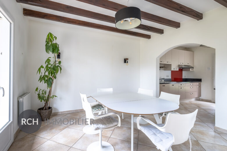 Photos du bien : Location – Saint-Remy-l’Honoré – Maison familiale meublée avec sous-sol total et jardin