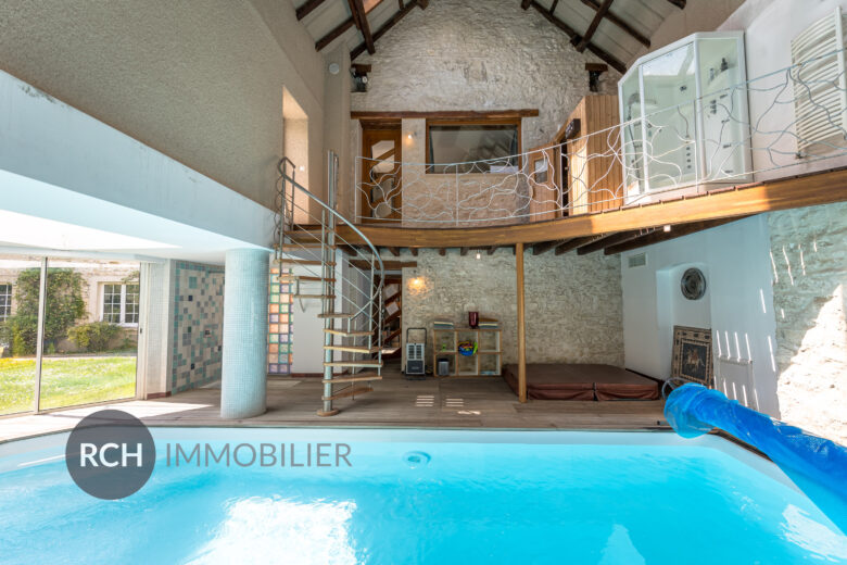 Photos du bien : Andelu – Maison ancienne rénovée avec piscine intérieure