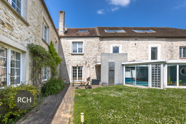 Photos du bien : Andelu – Maison ancienne rénovée avec piscine intérieure