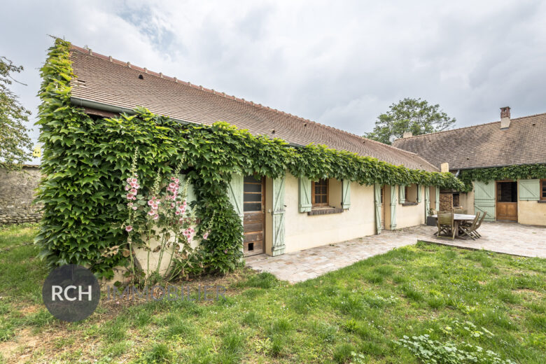 Photos du bien : Bazainville – Charmante maison ancienne avec dépendances